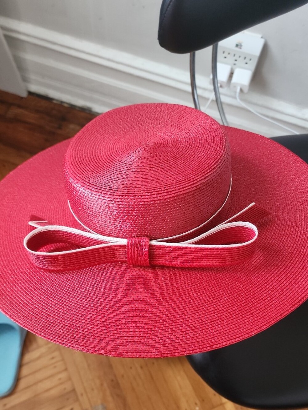 Elegant Red Wide-Brim Straw Hat with Bow - Picture 6 of 13